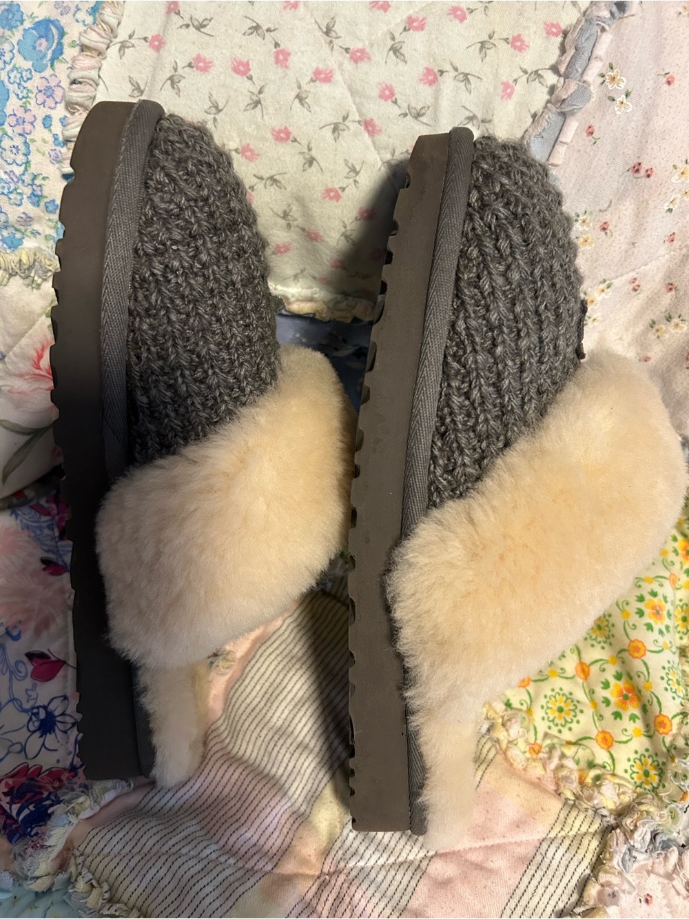 UGG Women's Gray Knit Slippers W/Cream Shearling Trim & Rubber Soles, Sz 8 - Picture 5 of 9